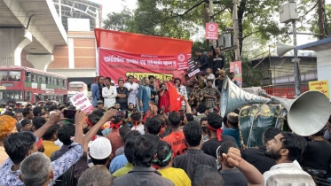 ঢাকার বিভিন্ন সড়ক অবরোধ করেছেন ব্যাটারিচালিত রিকশাচালকেরা