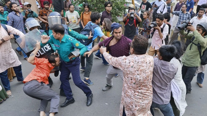 ধর্ষণবিরোধী পদযাত্রায় পুলিশের বাধা